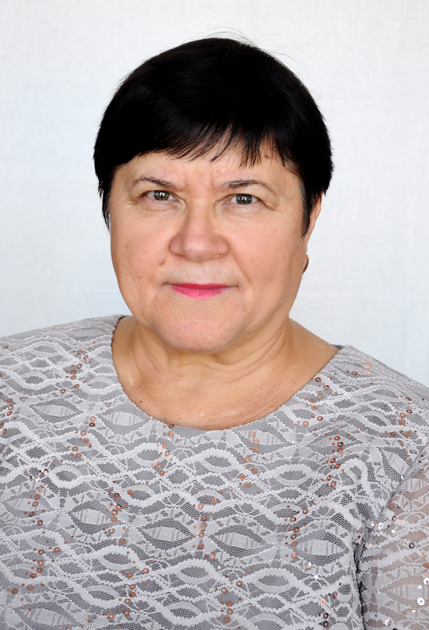 Низовцева Людмила Владимировна.